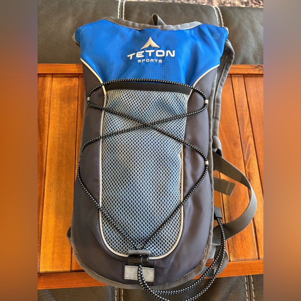 Teton Sports TrailRunner 2.0 Hydration Backpack Blue 2 Liters NWOT